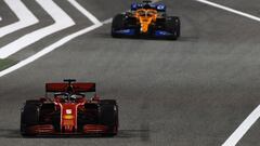 Sebastian Vettel (Ferrari SF1000) y Carlos Sainz (McLaren MCL35). Bahr&eacute;in, F1 2020. 