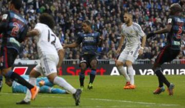 Benzema marca el 2-0.