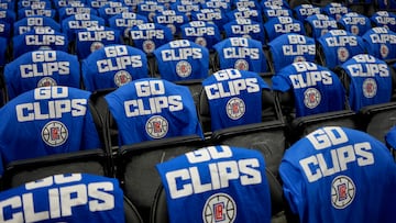 Los Angeles (United States), 21/04/2024.- Shirts on chairs before an NBA playoffs round one game one between the Dallas Mavericks and Los Angeles Clippers