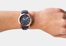 Parece de lujo y enamora a los hombres esta Navidad: el reloj de Fossil con correa de cuero y diseño clásico