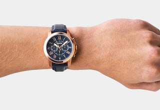 Parece de lujo y enamora a los hombres esta Navidad: el reloj de Fossil con correa de cuero y diseño clásico