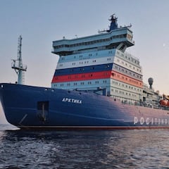Así es el ‘Yakutia’, el descomunal rompehielos nuclear ruso de 33.000 toneladas que conquista por sorpresa el Ártico