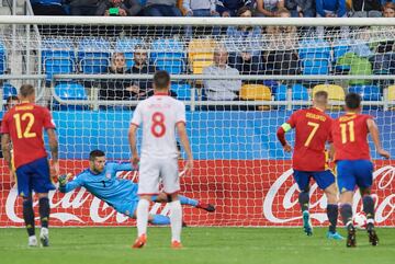 0-3. Gerard Deulofeu marcó el tercer gol en el lanzamiento de un penalti.