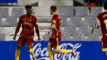 Jair celebra su gol de cabeza en la Nova Creu Alta.