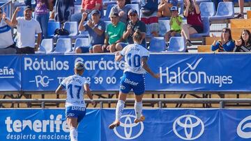 Blom celebra el gol.