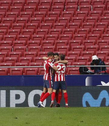 Los jugadores del Atlético de Madrid celebrando el gol de Luis Suárez