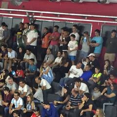 El sorpresivo grupo que apareció para apoyar a Argentina en el Aldo Cantoni