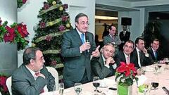 <b>OPTIMISTA. </b>Así se mostró Florentino en su discurso navideño, con Alfredo Relaño a su derecha.