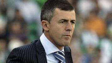 <strong>RATIFICADO HACE POCO.</strong> Lucas Alcaraz fue ratificado por Jesús Samper hace poco tiempo y nunca creyó que el club le estuviera buscando sustitutos como señalaba la prensa. Al final Clemente será el recambio en el banquillo para intentar salvar al Murcia.