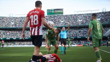 Fekir ve la roja ante el Athletic. 