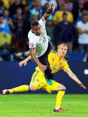 Jerome Boateng y Viktor Kovalenko 