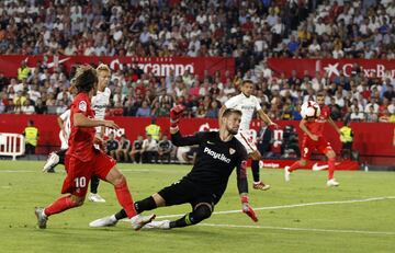 El VAr anul¨® por a Modric por fuera de juego.
