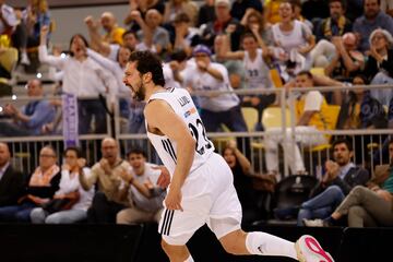 'El Increble' Llull celebra una de sus acciones. Otro gran partido.