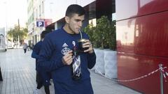 Maxi G&oacute;mez en un viaje a Villarreal con el Celta. 