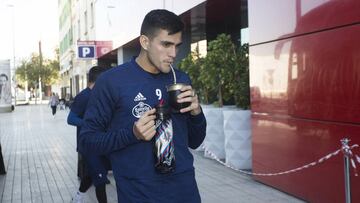 Maxi G&oacute;mez en un viaje a Villarreal con el Celta. 