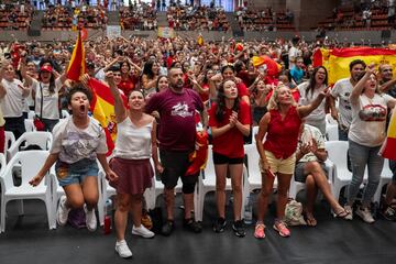 Aficionados en el pabellón municipal Olímpics de Vall d'Hebron, en Barcelona. 