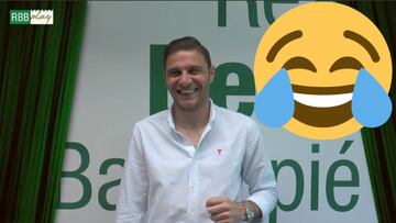 Se abre el telón y se ve al 1 y al 2 llamando a la puerta... Joaquín y su último chiste insuperable