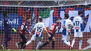 PAMPLONA, SPAIN - MARCH 08: Roberto Torres of CA Osasuna celebrates after scoring goal during the Liga match between CA Osasuna and RCD Espanyol at El Sadar Stadium on March 08, 2020 in Pamplona, Spain. (Photo by Juan Manuel Serrano Arce/Getty Images)