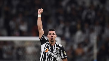 AMDEP1729. BELO HORIZONTE (BRASIL), 23/05/2023.- Paulinho de Mineiro celebra su gol hoy, en un partido de la fase de grupos la Copa Libertadores entre Atlético Mineiro y Athletico Paranaense en el estadio Minerao en Belo Horizonte (Brasil). EFE/ Yuri Edmundo
