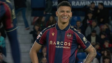 El de Puerto Cortés soñó con la disputa del clásico de Valencia, pero lo dejó antes del final: su complica al Levante en su lucha por sobrevivir.