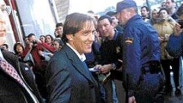 <b>MÍCHEL SALGADO EN SU TIERRA.</B> Fue el jugador más solicitado a la llegada del Real Madrid a Vigo.