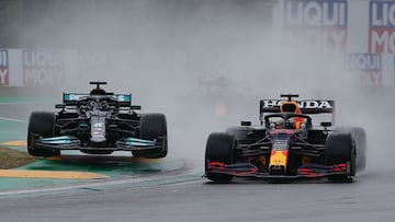 Max Verstappen (Red Bull RB16B) y Lewis Hamilton (Mercedes W12). &Iacute;mola, Italia. F1 2021. 