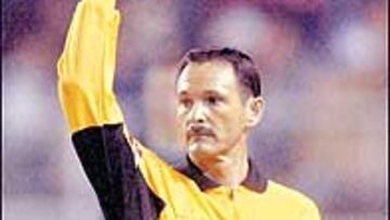 <b>TARJETERO</b>. Tristante Oliva destaca por su facilidad en las tarjetas.