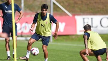 16-08-2023. ENOL COTO, DURANTE EL ENTRENAMIENTO CON EL SPORTING EN MAREO.