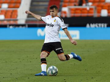 Siguiendo los pasos de su antecesor Mario Rodríguez, el debut de Guerrero también fue el único que se dio en la jornada 34. El 4 de julio saltó al césped del Nuevo Los Cármenes con la camiseta del Valencia, en el descanso de un partido que acabó con 2-2.