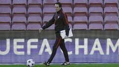 Emery practices penalties; Luis Enrique sees little point