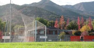 La sede deportiva de San Carlos de Aponquindo está situada al noreste de Santiago de Chile; cuenta con todas las comodidades que necesita una selección de alto nivel como la colombiana. Dentro del complejo también está ubicado el estadio principal de la U. Católica de Chile.