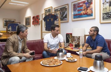 El seleccionador de Guinea Ecuatorial, Ángel López, visitó el Diario AS.
