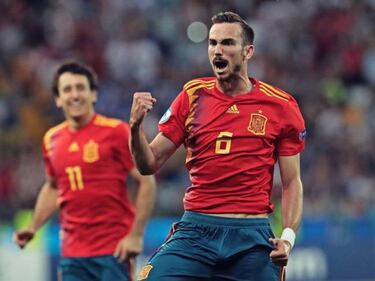 Napoli to protect Fabián from Madrid, Barça with release clause
