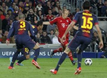 Robben marca el primer gol del partido, 0-1.