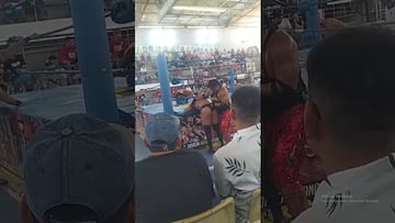 Vídeo: Luchador le muerde la nalga a contrincante y es vitoreado