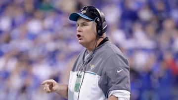 INDIANAPOLIS, IN - JANUARY 01: Doug Marrone the interim head coach of the Jacksonville Jaguars gives instructions to his teaml during the game against the Indianapolis Colts at Lucas Oil Stadium on January 1, 2017 in Indianapolis, Indiana. Andy Lyons/Getty Images/AFP
== FOR NEWSPAPERS, INTERNET, TELCOS & TELEVISION USE ONLY ==