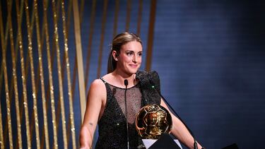 FC Barcelona's Spanish midfielder Alexia Putellas receives her second Woman Ballon d'Or award during the 2022 Ballon d'Or France Football award ceremony at the Theatre du Chatelet in Paris on October 17, 2022. (Photo by FRANCK FIFE / AFP)
