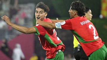 Los jugadores de Marruecos celebran uno de los goles contra Nueva Caledonia en el Mundial Sub-17 de Qatar.