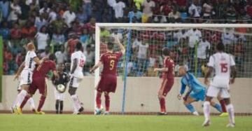 Partido amistoso Guinea Ecuatorial-España. 1-1. Bermúdez anota el gol del empate.