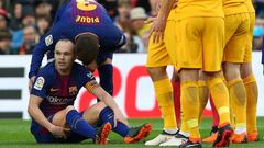 Soccer Football - La Liga Santander - FC Barcelona vs Atletico Madrid - Camp Nou, Barcelona, Spain - March 4, 2018   Barcelona&rsquo;s Andres Iniesta is down after sustaining an injury         REUTERS/Albert Gea