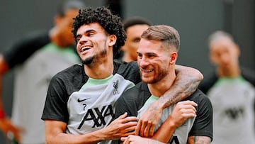 Alexis Mac Allister y Luis Díaz en Liverpool. El argentino elogió el compañerismo de Luis Díaz
