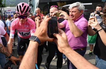 Mikel Nieve gana la etapa y Froome sentencia el Giro