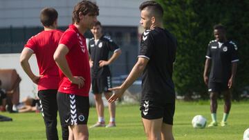 El ex ciclista Iv&aacute;n Guti&eacute;rrez, en un entrenamiento del Racing de Santander.
 