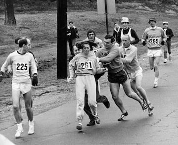 Kathrine Virginia Switzer, nacida en Amberg (Alemania) el 5 de enero de 1947, se convirtió en 1967 en la primera mujer en correr una maratón, la de Boston, con dorsal. Portó el 261 y dejó una imagen para la historia cuando uno de los jueces, Jock Temple, que ejercía de codirector, intentó expulsarla a empujones. Aquella acción le valió para transformarse en un icono del feminismo y un símbolo en la lucha por la igualdad. Aquella secuencia fotográfica fue elegida por la revista 'Time' como una de las 100 fotos que cambiaron el mundo. En 1974 ganó la maratón femenina de Nueva York y quedó segunda en 1975. Entonces logró su mejor marca con un tiempo 2:51:37. Su proyecto supuso un acelerón para que el COI aceptara la maratón femenina como deporte dentro de su programa. Actualmente dirige '261 Fearless', una organización sin ánimo de lucro que promueve la creación de clubes de running para mujeres. El dorsal 261 está retirado en Boston en su homenaje.
