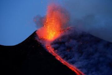 Otra violenta explosión en la erupción del Etna
