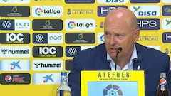 ¡Un DT explota por el estado del campo de juego de su equipo!