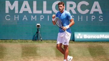 Pablo Carreño celebra su victoria ante Jordan Thompson en cuartos de final del Mallorca Championships.