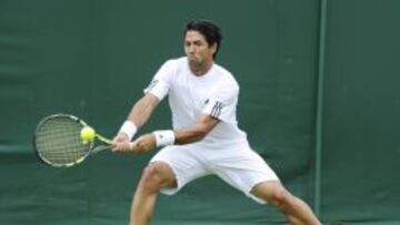 Fernando Verdasco devuelve la bola al belga Xavier Malisse durante su encuentro de primera ronda.