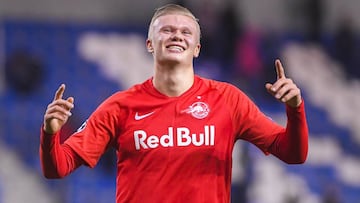 27 November 2019, Belgium, Genk: Red Salzburg's Erling Braut Haaland celebrates victory after the final whistle of the UEFA Champions League Group E soccer match between KRC Genk and Red Bull Salzburg at the Luminus Arena. Photo: Laurie Dieffembacq/B