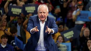 Democratic vice presidential nominee, Minnesota Gov. Tim Walz, campaigns for Democratic presidential nominee and U.S. Vice President Kamala Harris in Madison, Wisconsin, U.S. October 22, 2024. REUTERS/Joel Angel Juarez